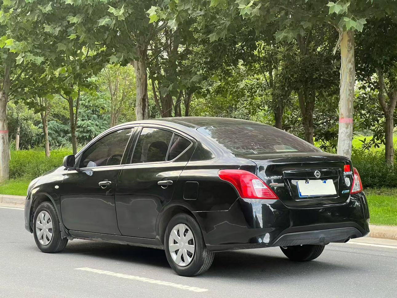 Nissan Sunny 2016 thumb 11