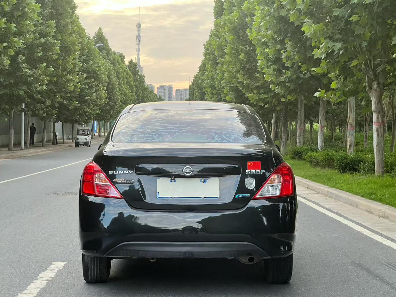 Nissan Sunny 2016 thumb 12