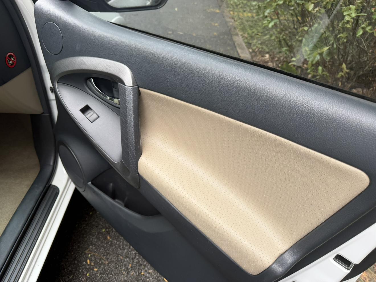 Toyota RAV4 2011 thumb 11