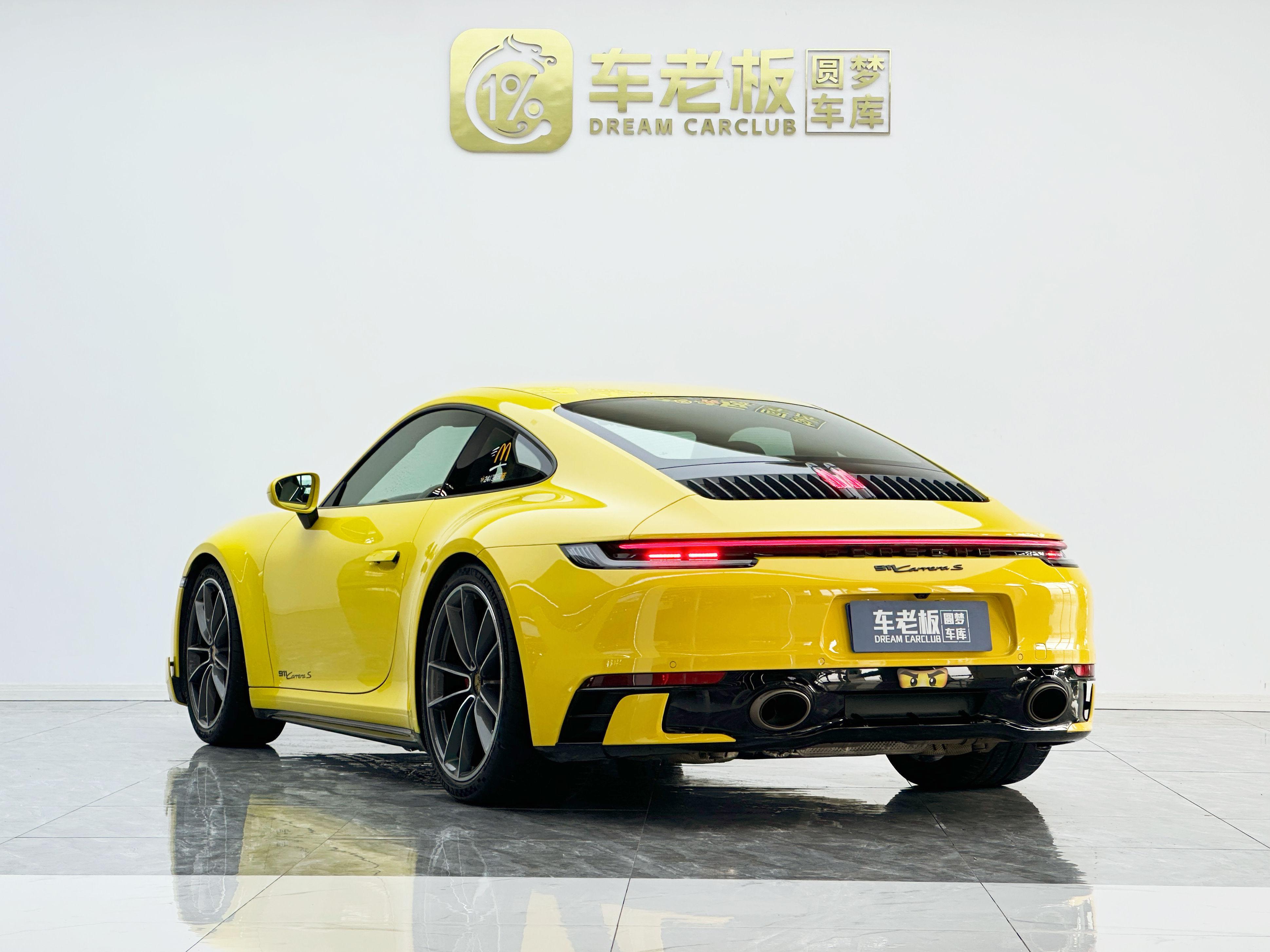 Porsche 911 2022 thumb 2