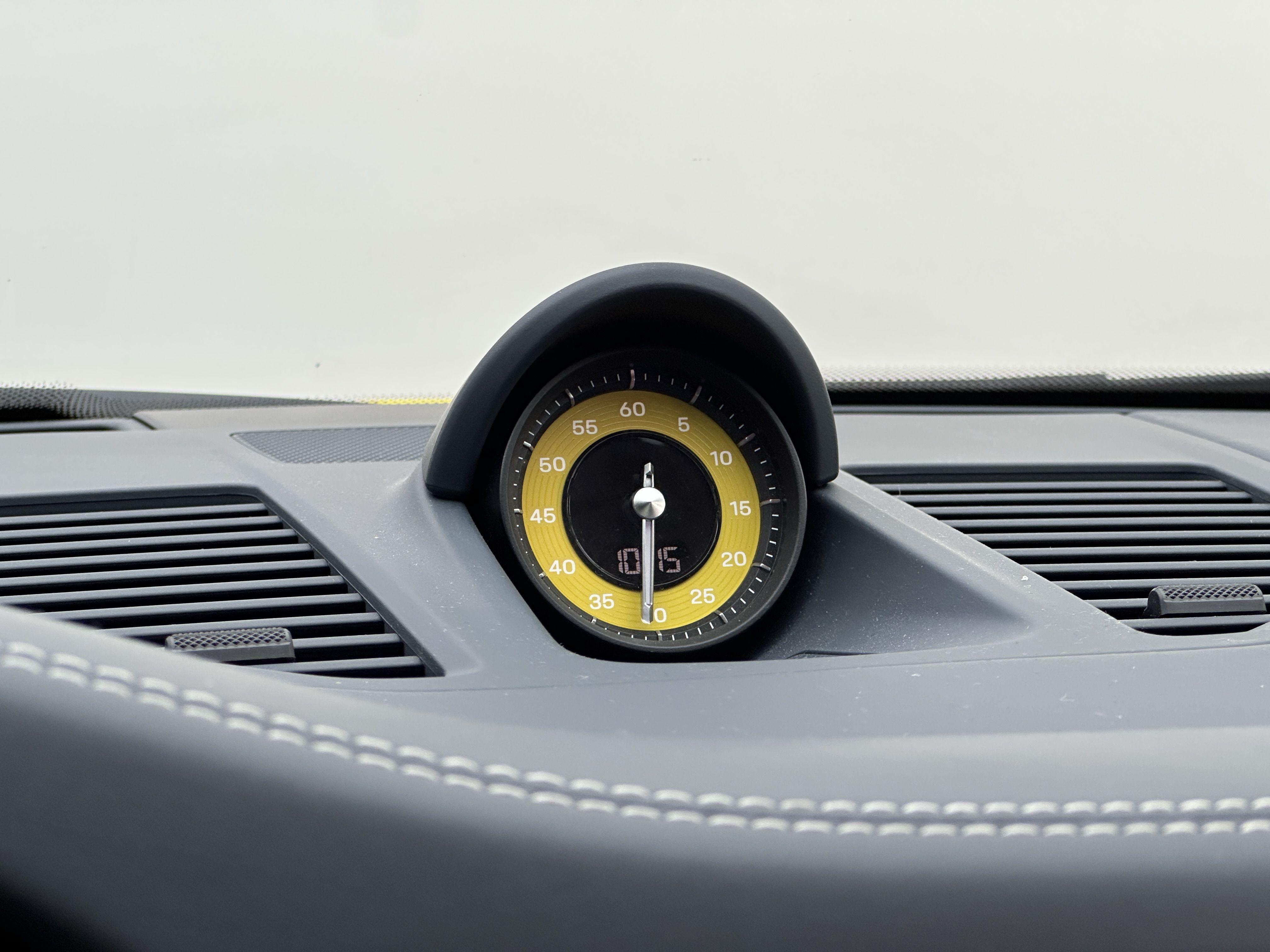 Porsche 911 2022 thumb 6
