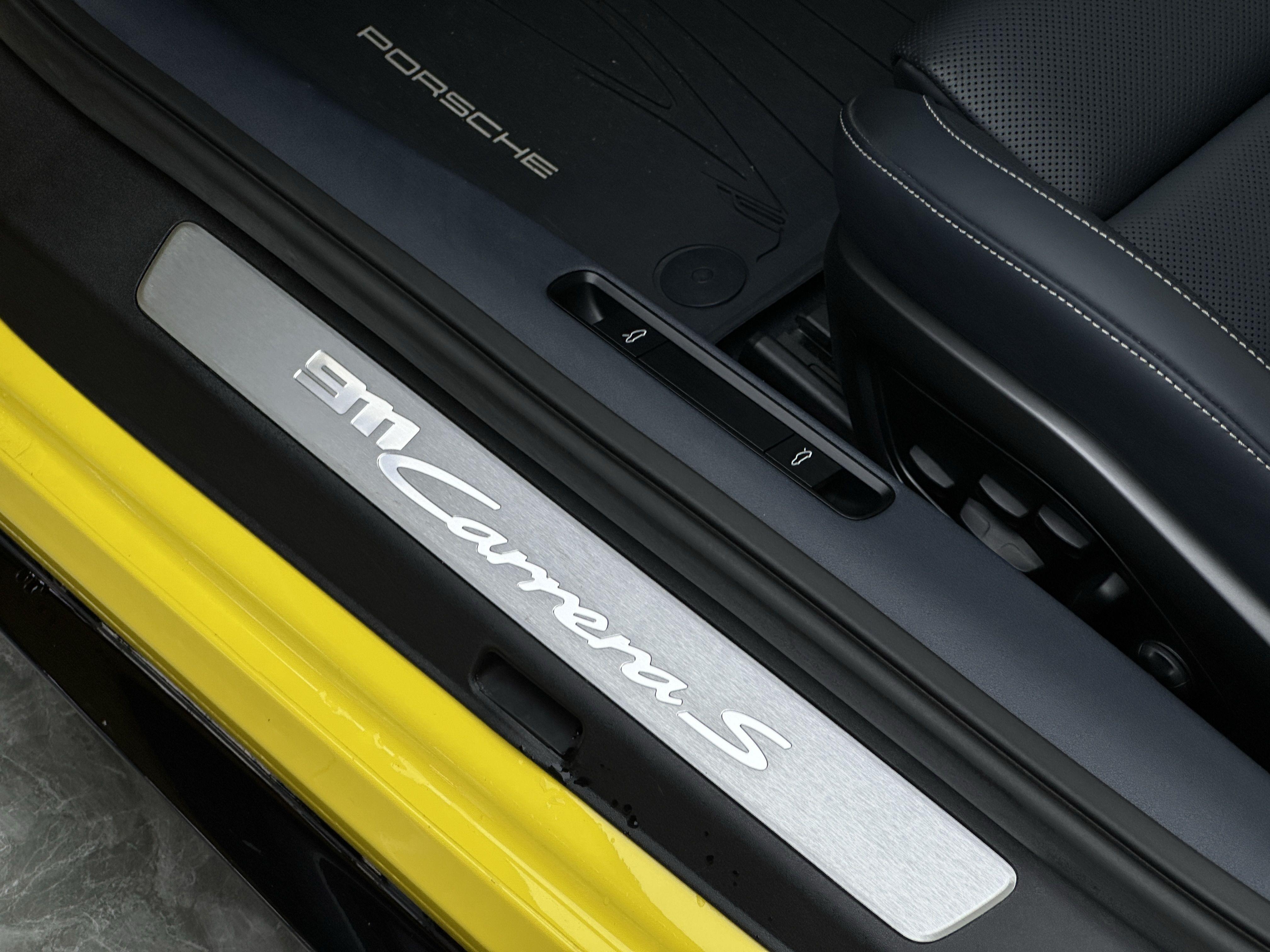 Porsche 911 2022 thumb 8