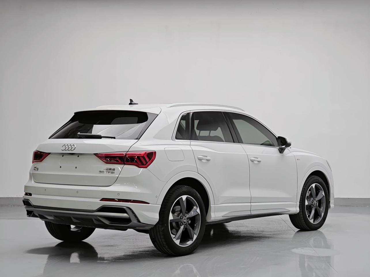 Audi Q3 2023 thumb 3