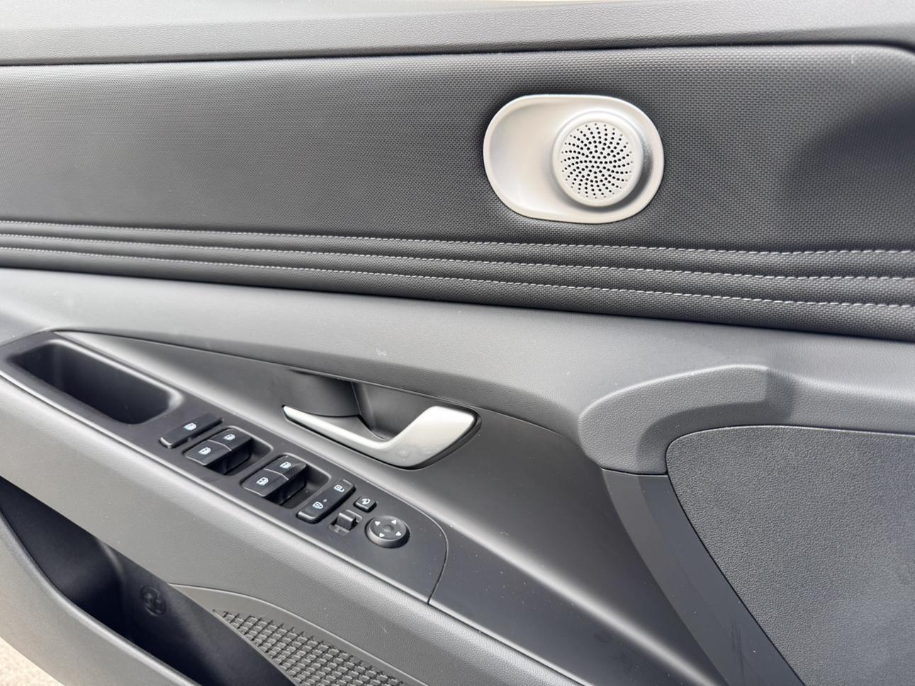 Hyundai Elantra 2023 thumb 9