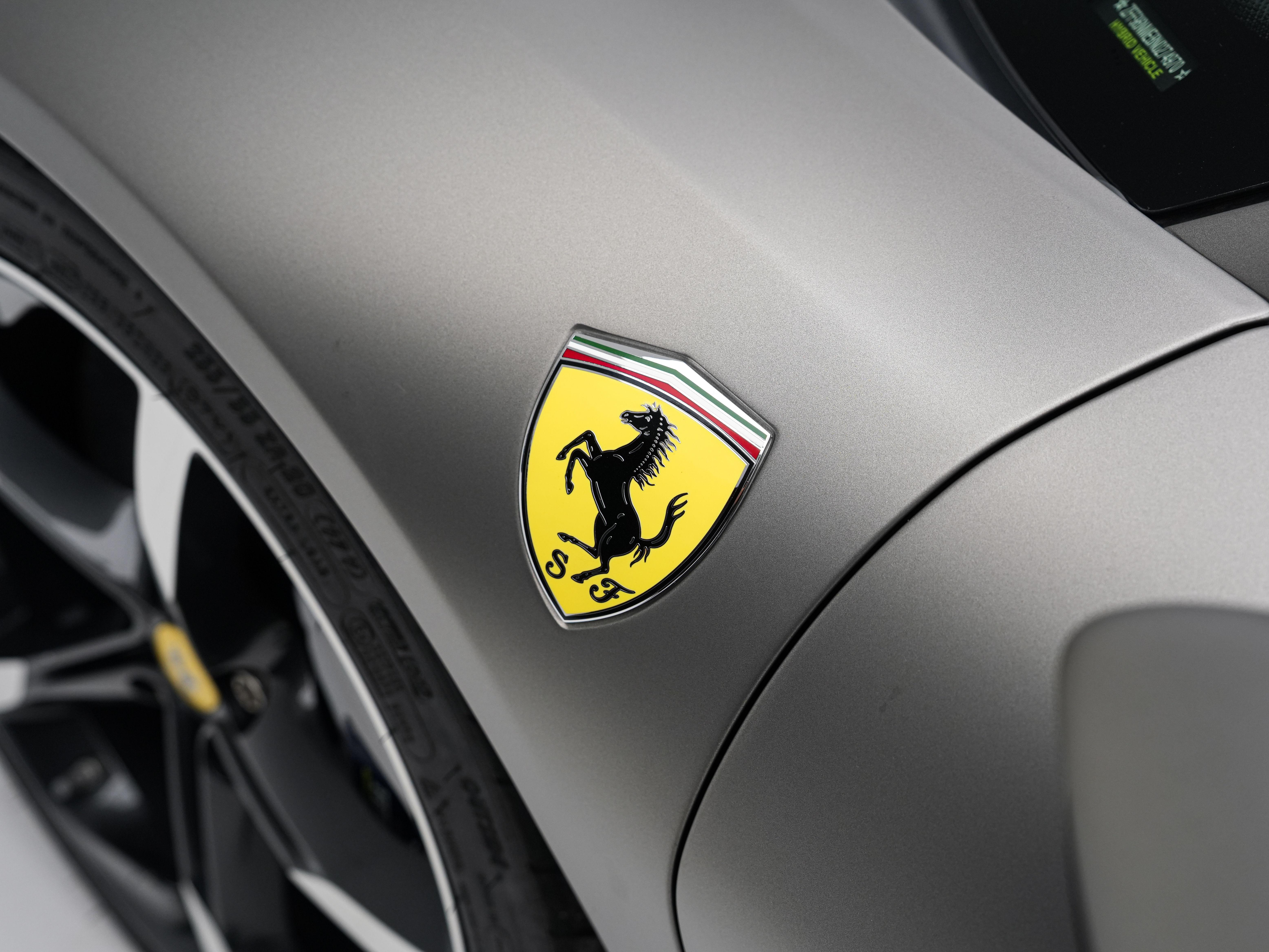 Ferrari SF90 2021 thumb 2