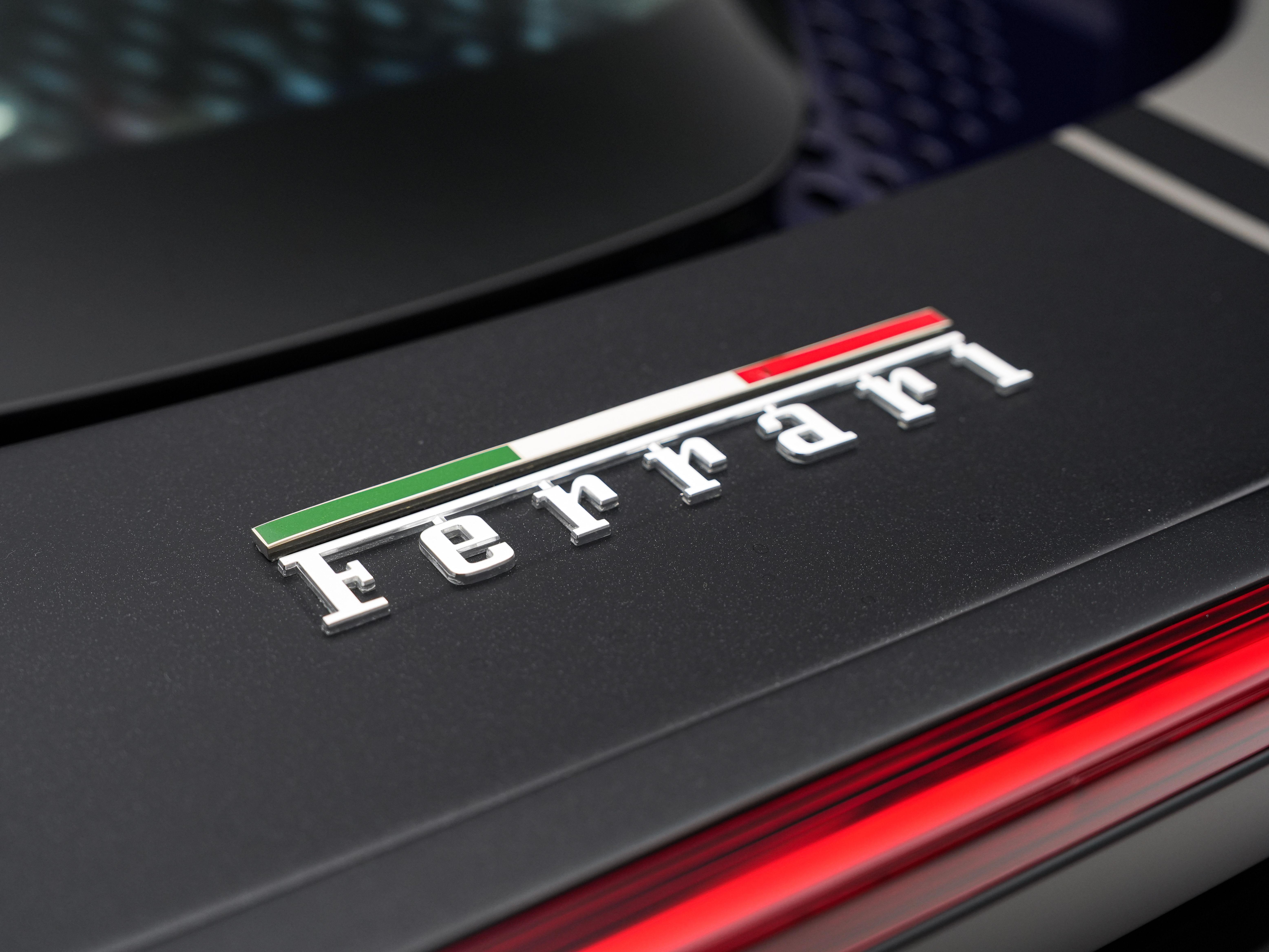Ferrari SF90 2021 thumb 4