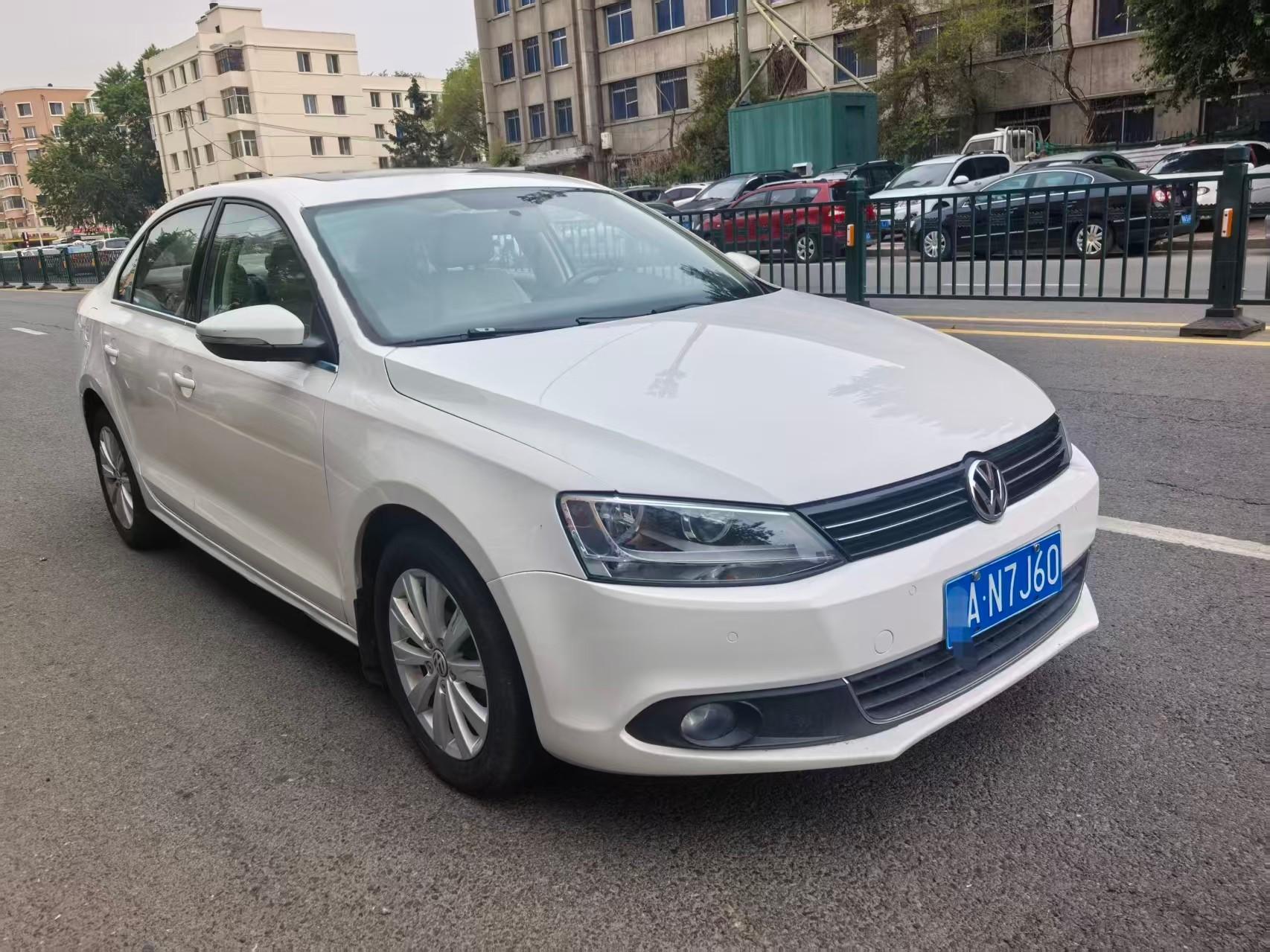 Volkswagen Sagitar 2014 thumb 10