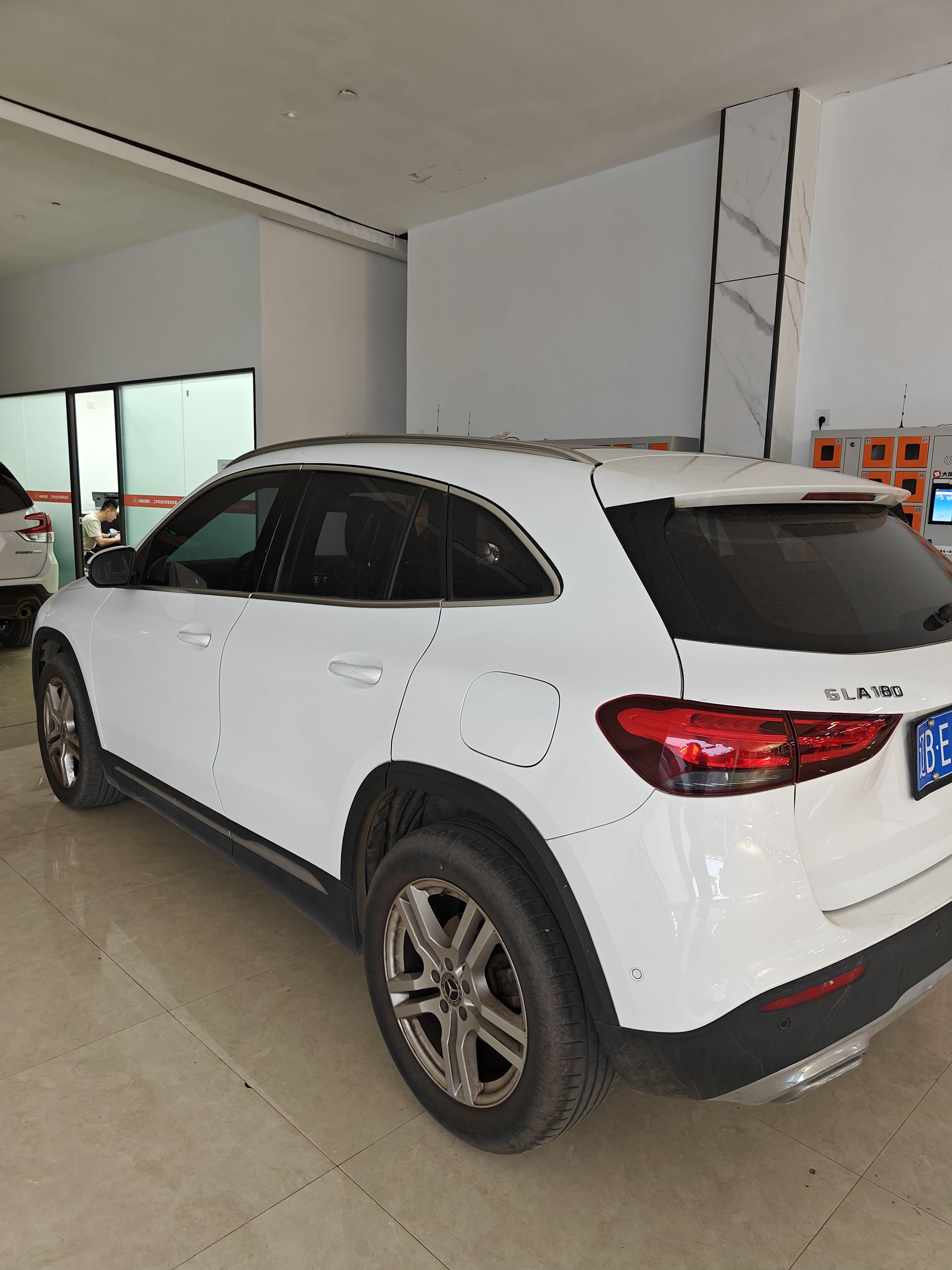 Mercedes-Benz GLA 2020 thumb 2