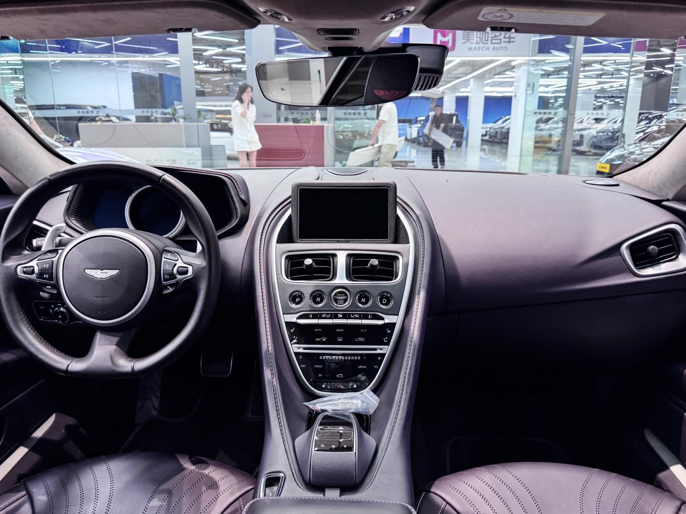 Aston Martin DB11 2019 thumb 4