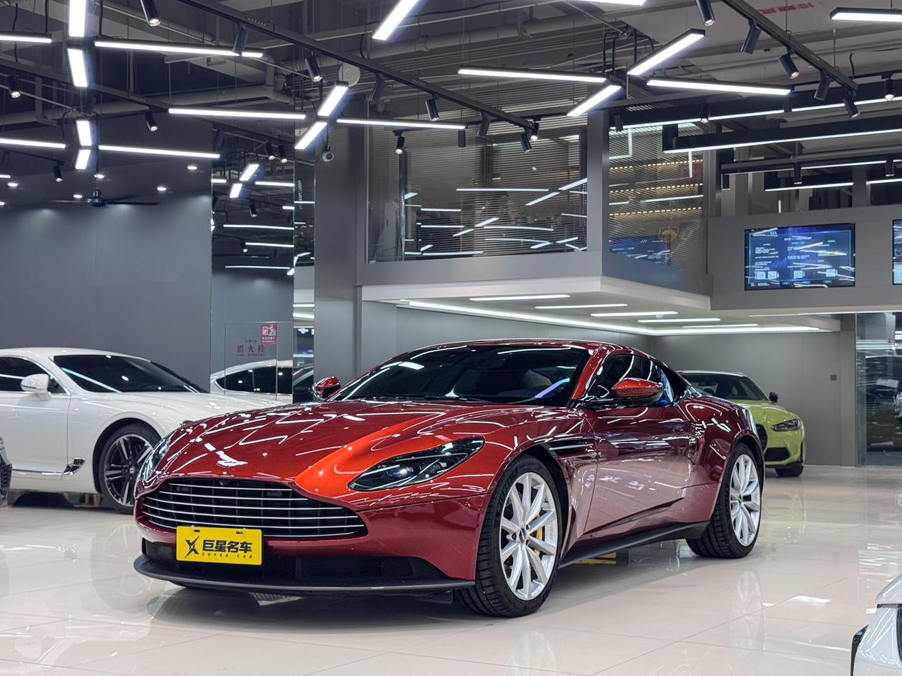 Aston Martin DB11 2019 thumb 8