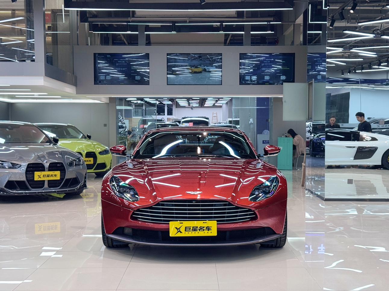 Aston Martin DB11 2019 thumb 9