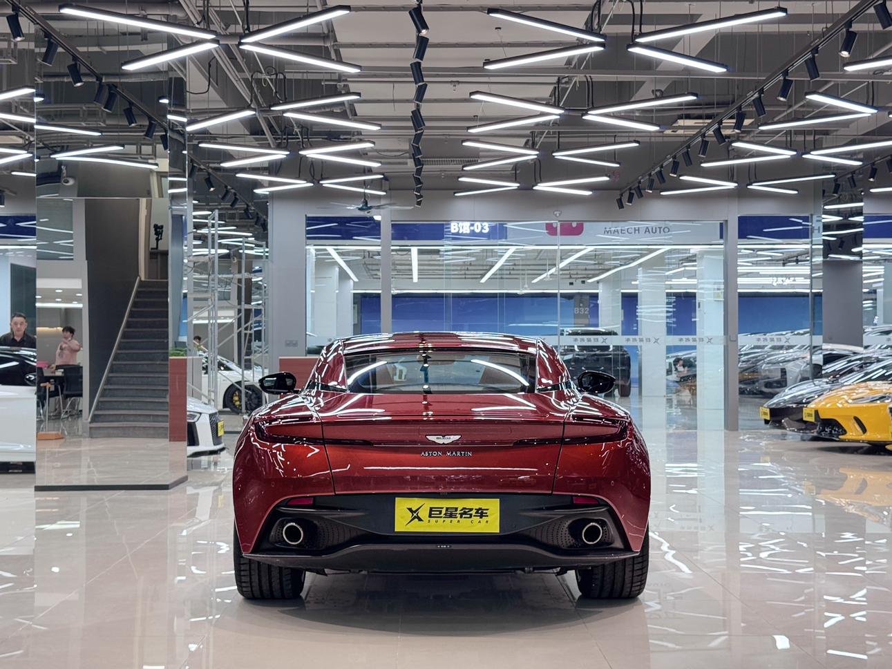 Aston Martin DB11 2019 thumb 11