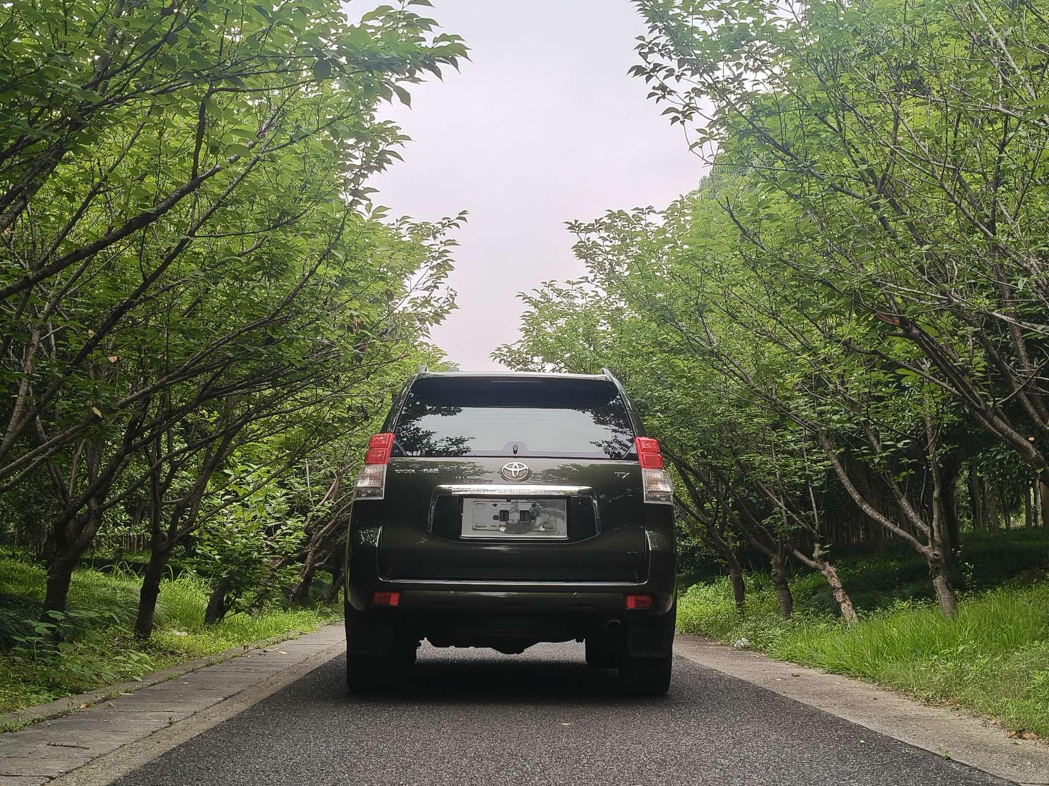 Toyota Land Cruiser Prado 2010 thumb 3