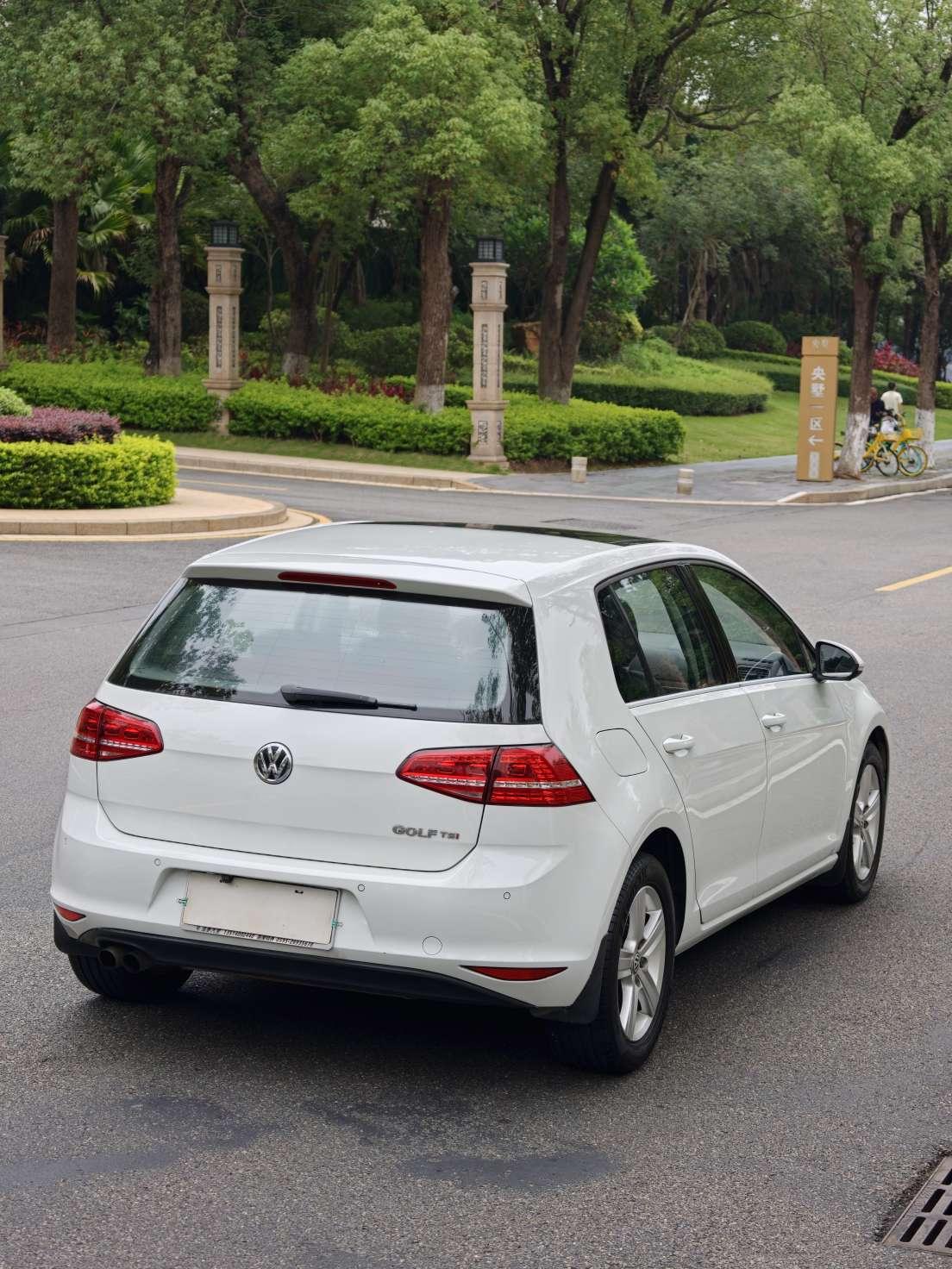 Volkswagen Golf Sportsvan 2015 thumb 4