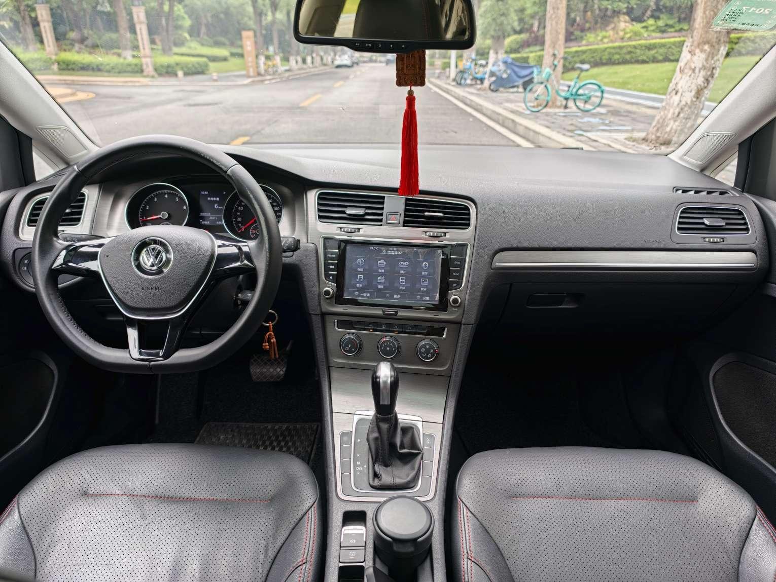 Volkswagen Golf Sportsvan 2015 thumb 10