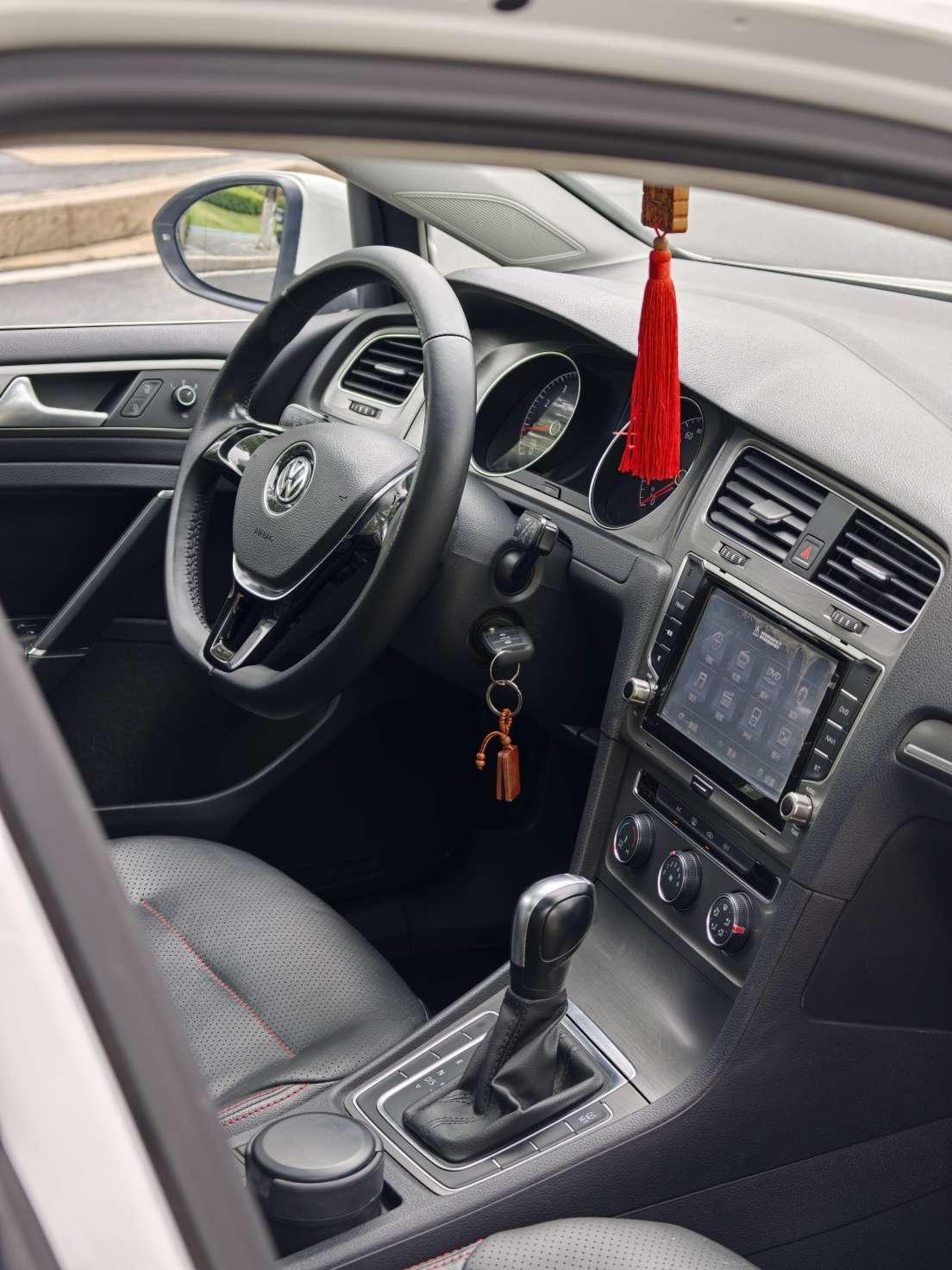 Volkswagen Golf Sportsvan 2015 thumb 12