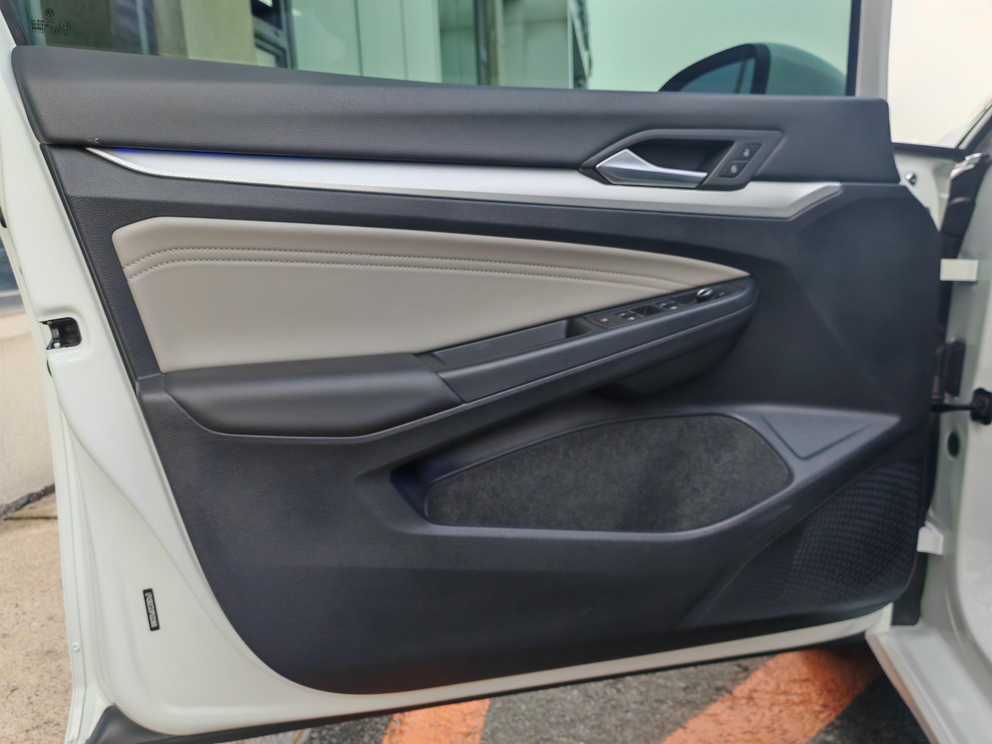 Volkswagen Golf Sportsvan 2023 thumb 6