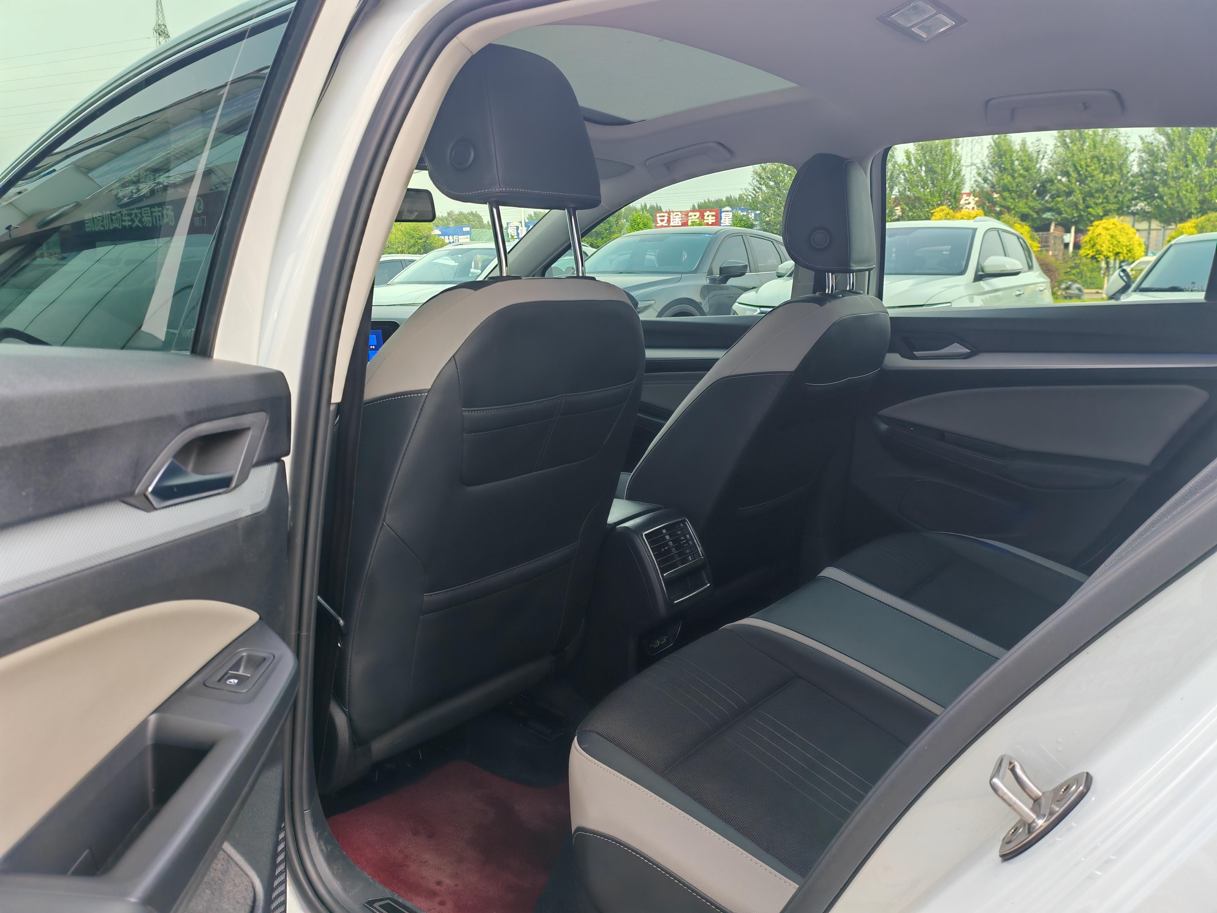 Volkswagen Golf Sportsvan 2023 thumb 9
