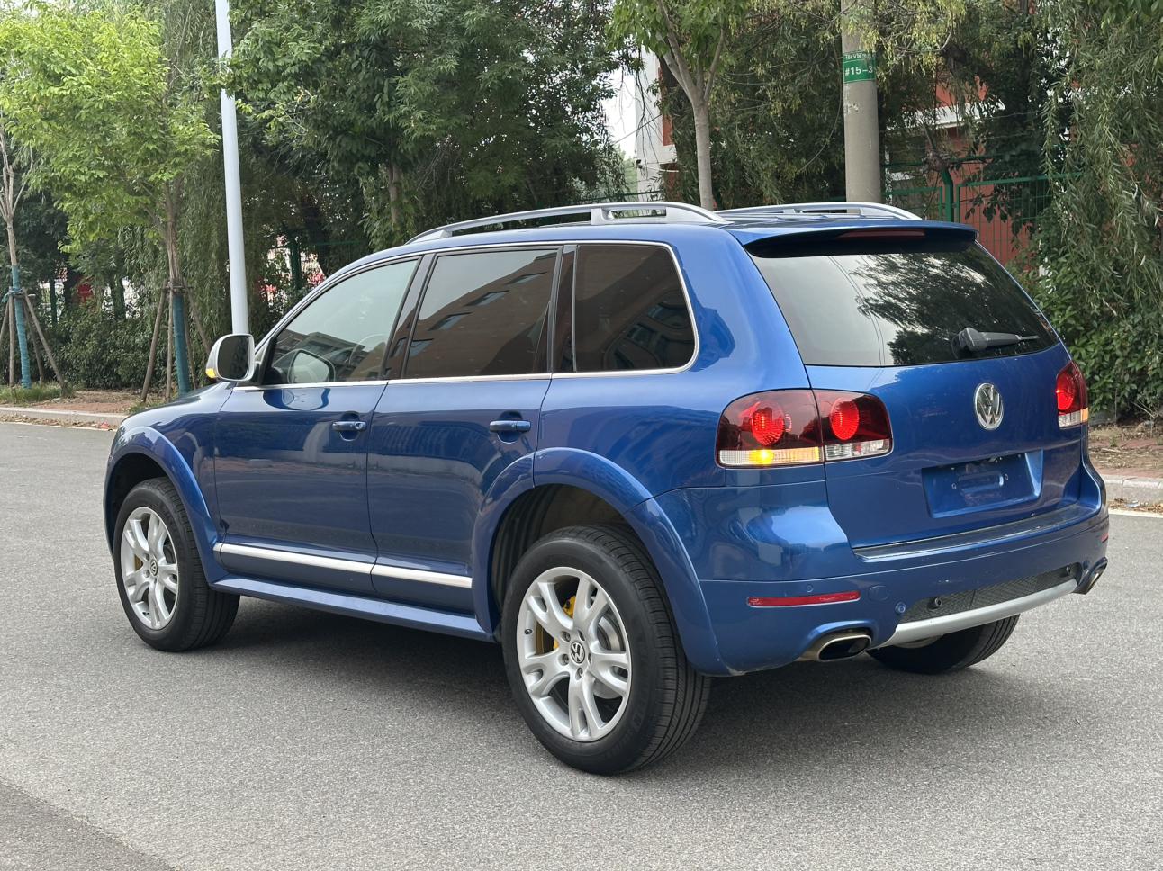 Volkswagen Touareg 2010 thumb 2