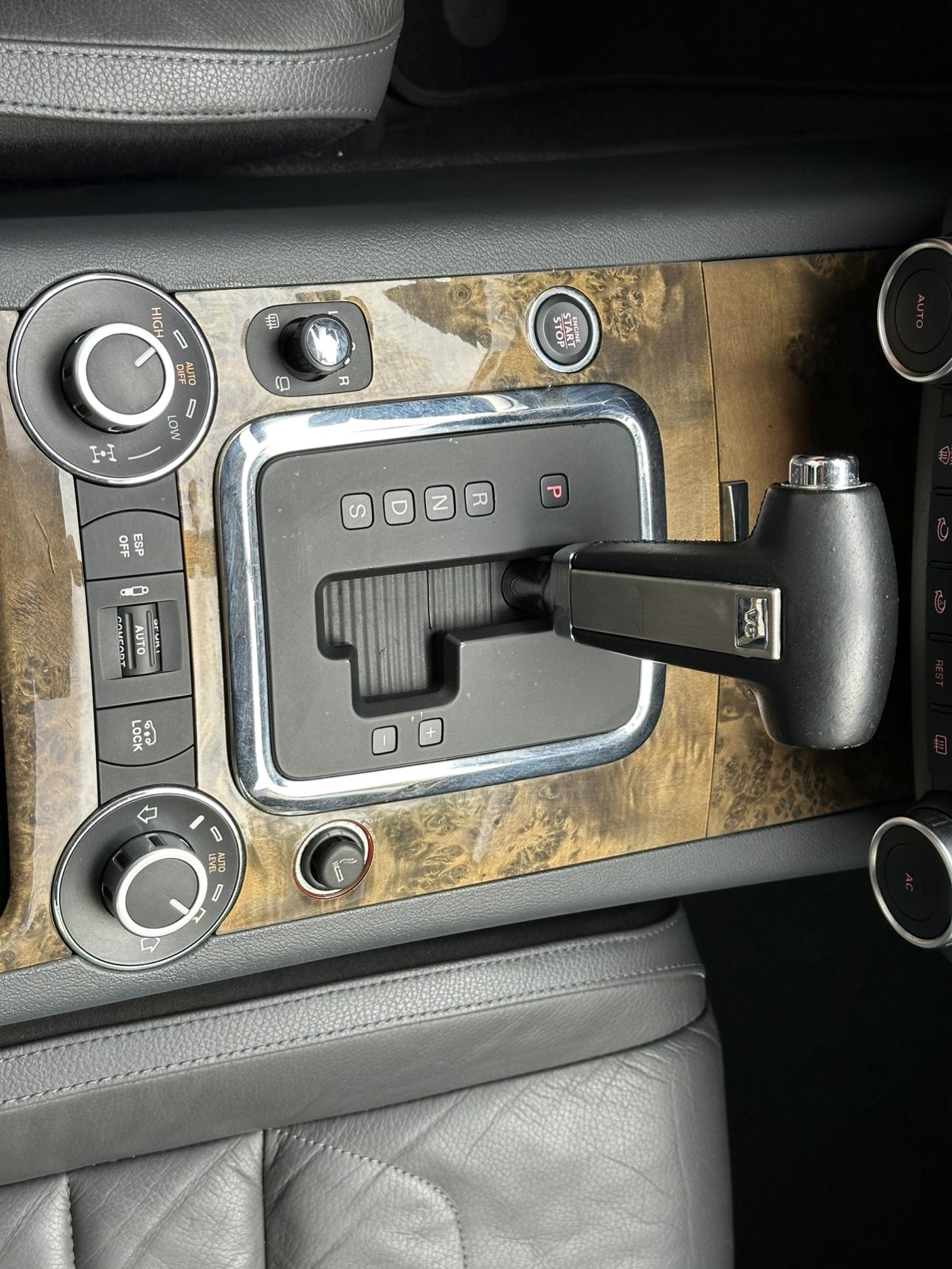 Volkswagen Touareg 2010 thumb 6