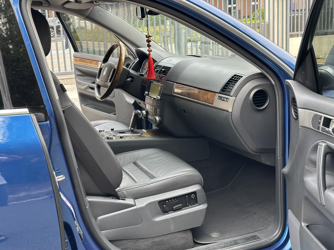 Volkswagen Touareg 2010 thumb 7