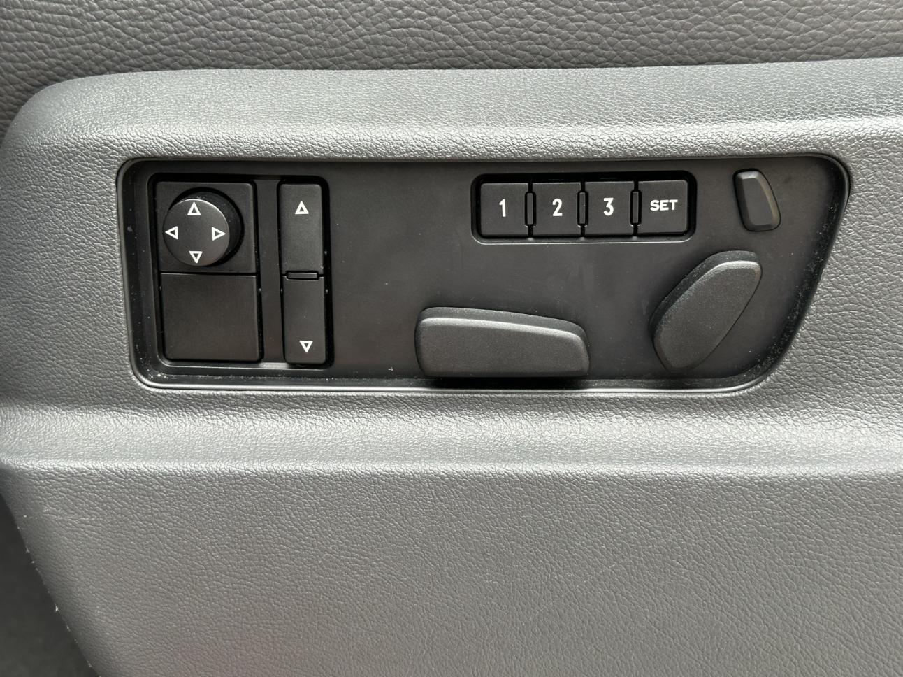 Volkswagen Touareg 2010 thumb 8