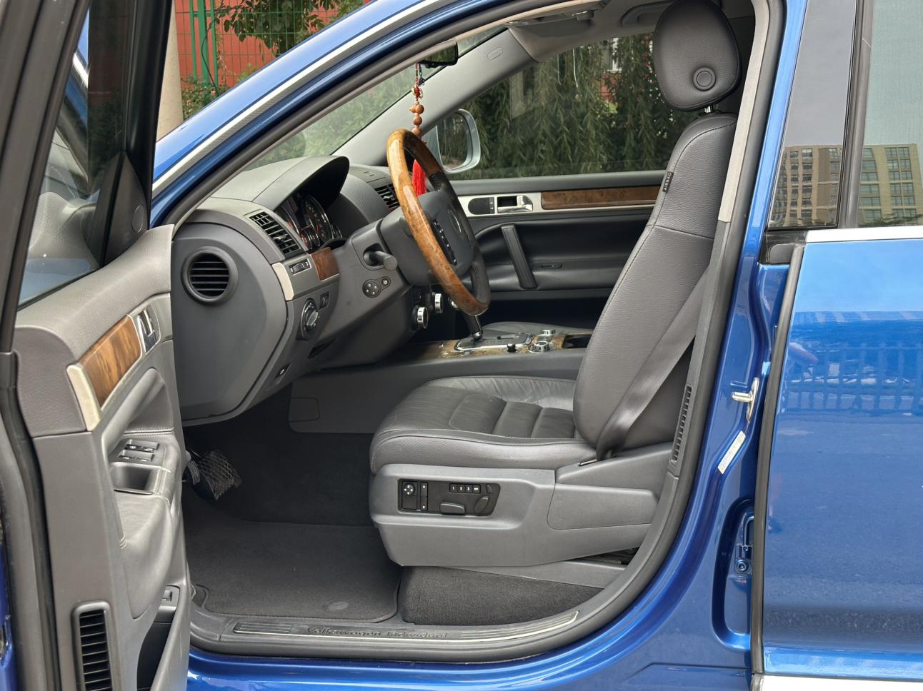 Volkswagen Touareg 2010 thumb 12