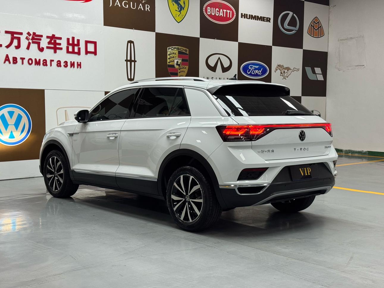 Volkswagen T-Roc 2023 thumb 2