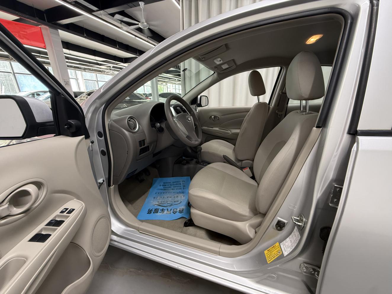 Nissan Sunny 2015 thumb 8