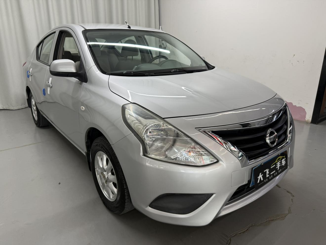 Nissan Sunny 2015 thumb 12