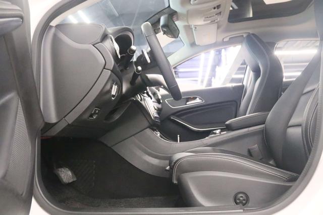 Mercedes-Benz GLA 2019 thumb 12