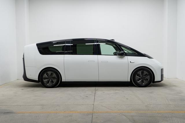 Lixiang (Li Auto) Mega 2024 thumb 6