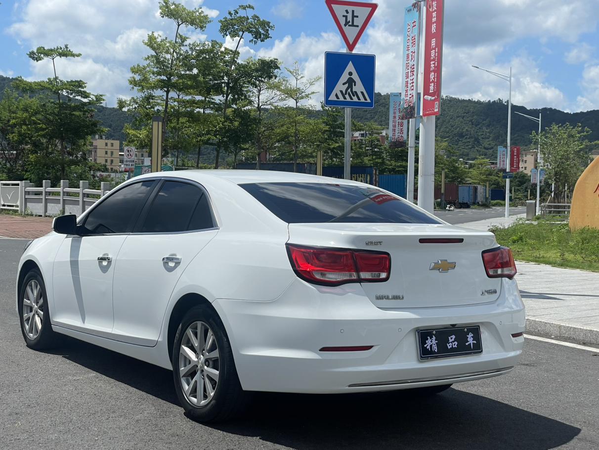 Chevrolet Malibu 2018 thumb 2