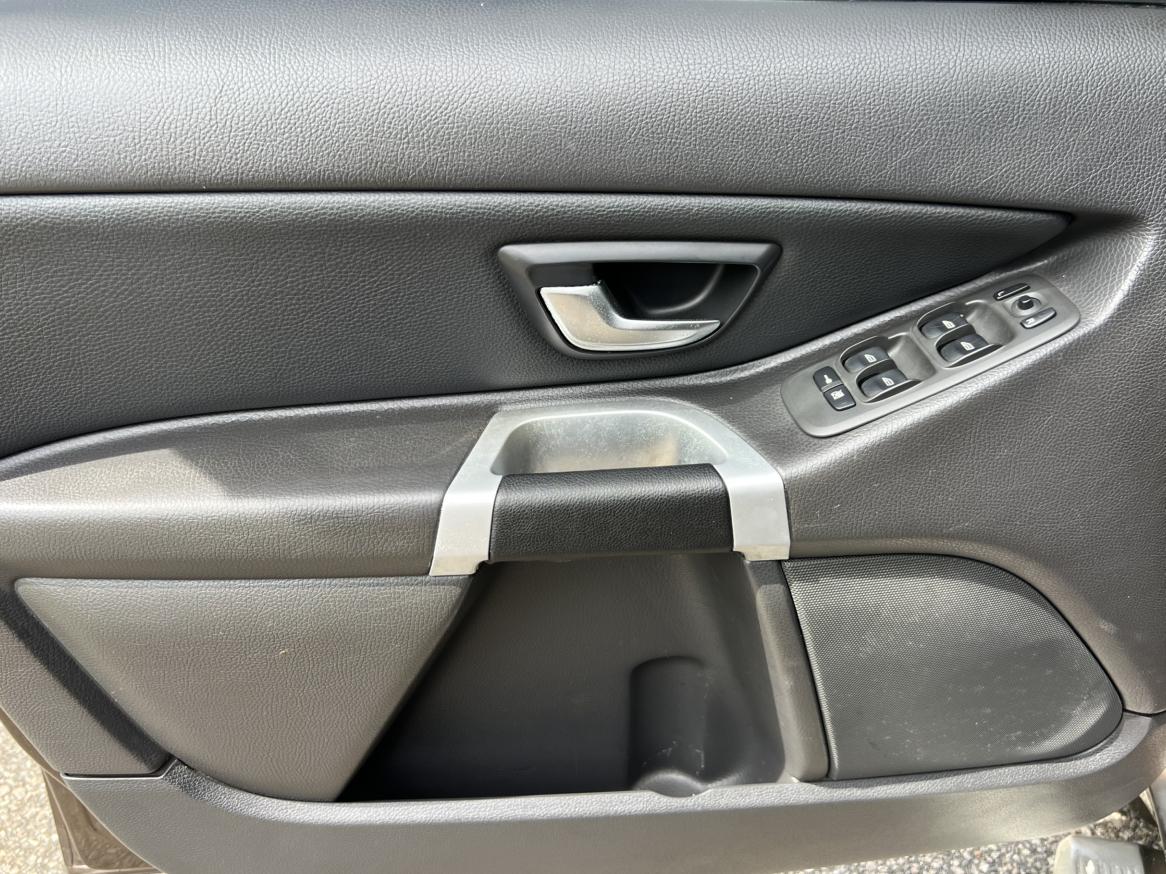 Volvo XC90 2013 thumb 10