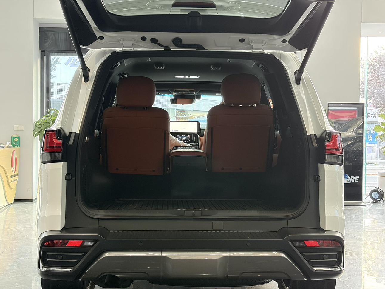 Lexus LX 2023 thumb 11