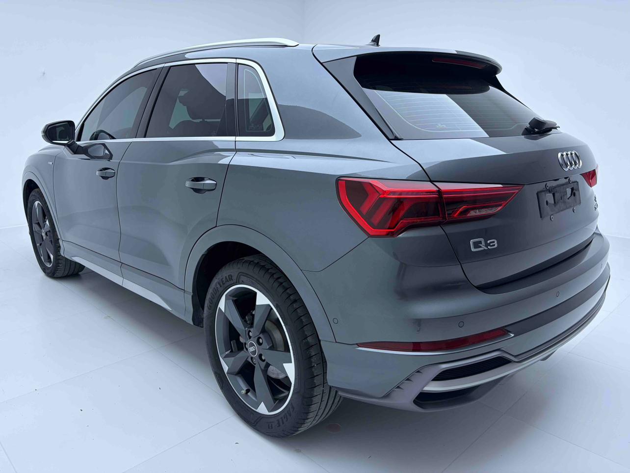 Audi Q3 2022 thumb 2
