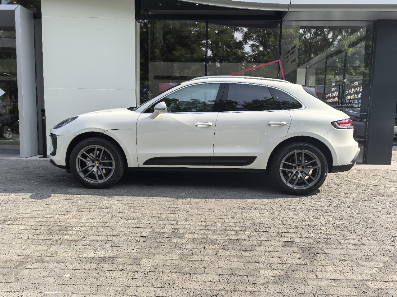 Porsche Macan 2022 thumb 2