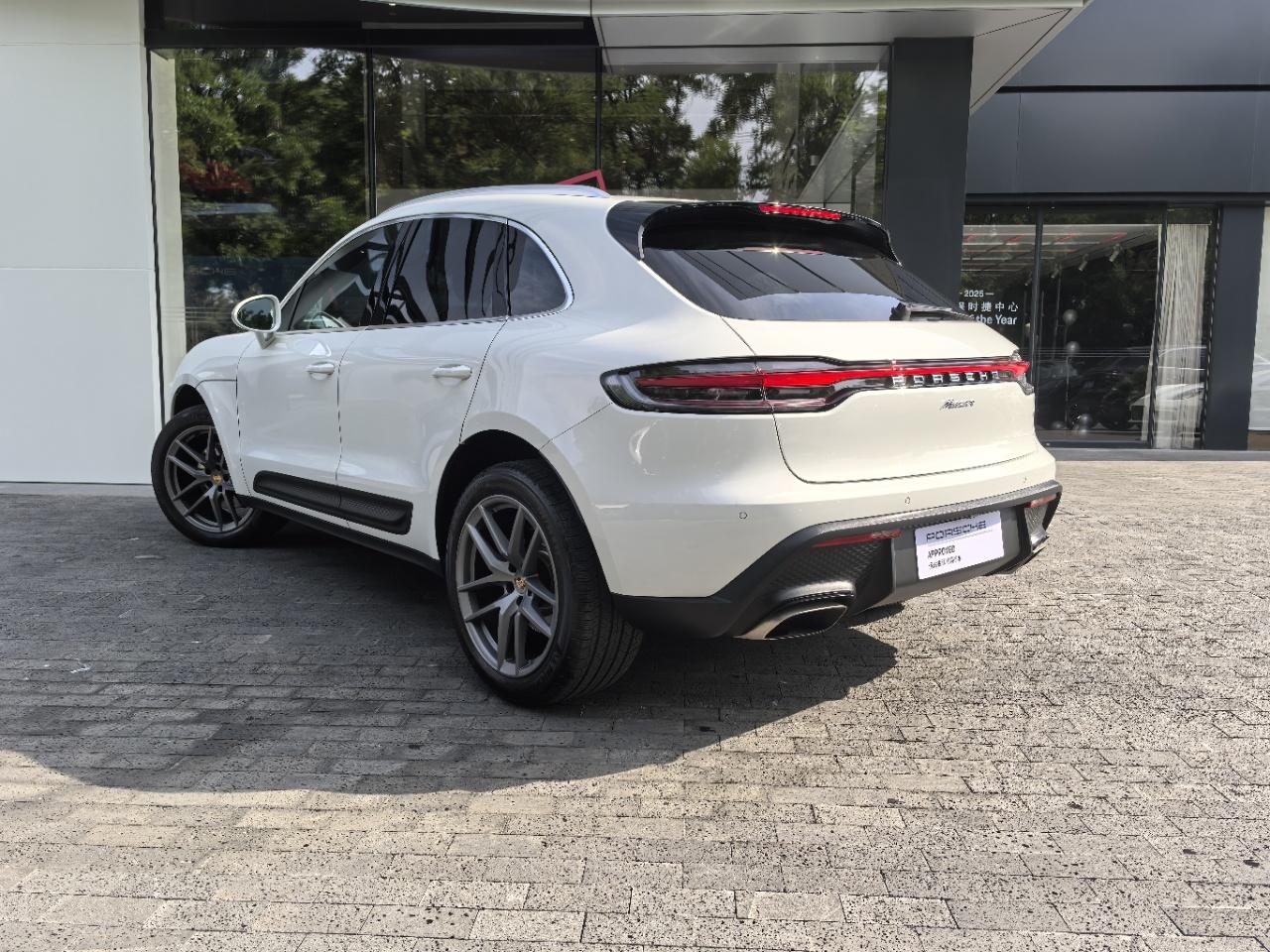 Porsche Macan 2022 thumb 3