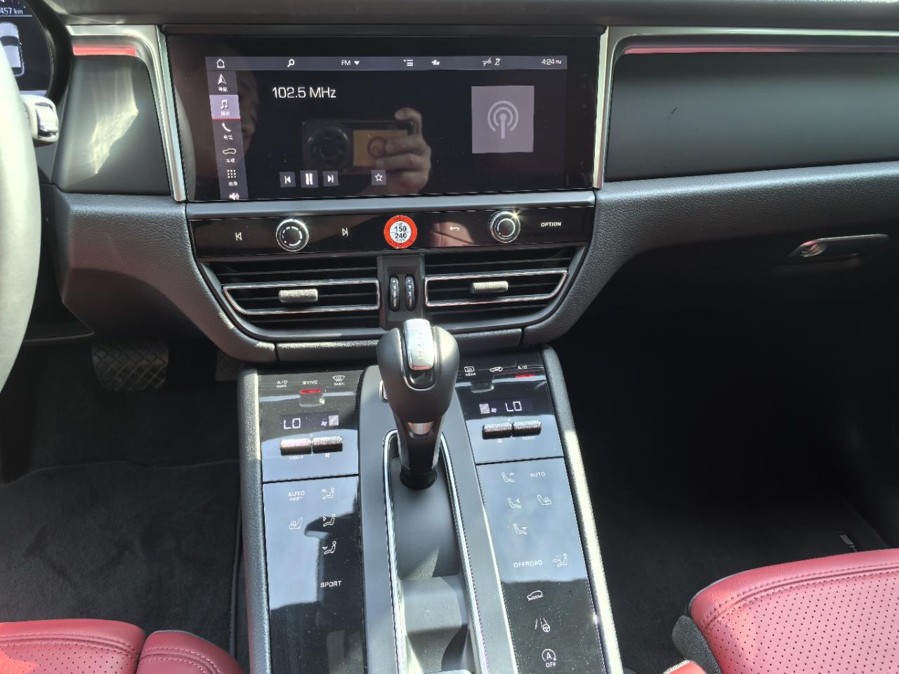 Porsche Macan 2022 thumb 10
