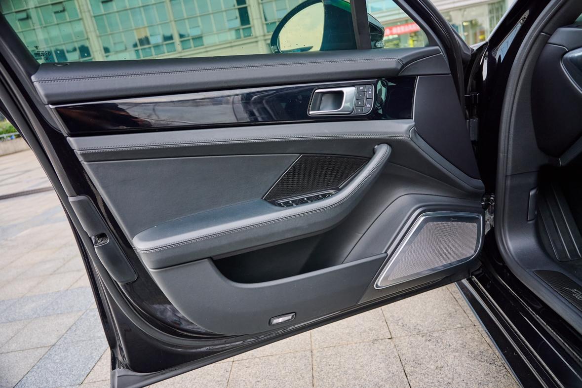 Porsche Panamera 2023 thumb 9