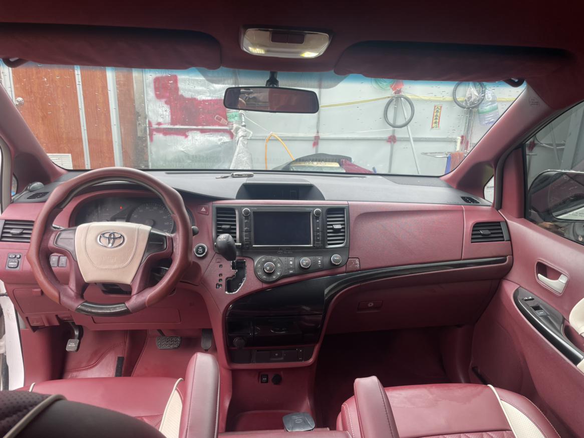 Toyota Sienna 2015 thumb 5