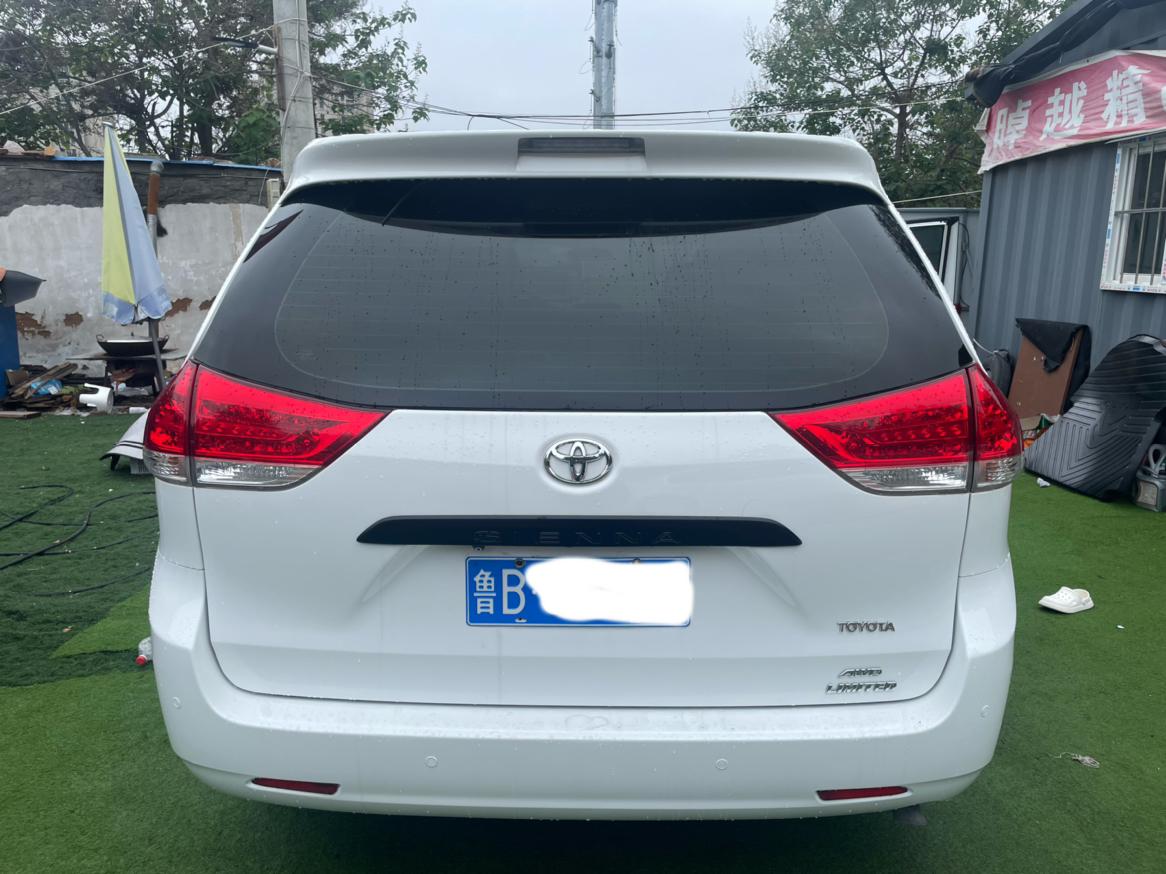 Toyota Sienna 2015 thumb 12