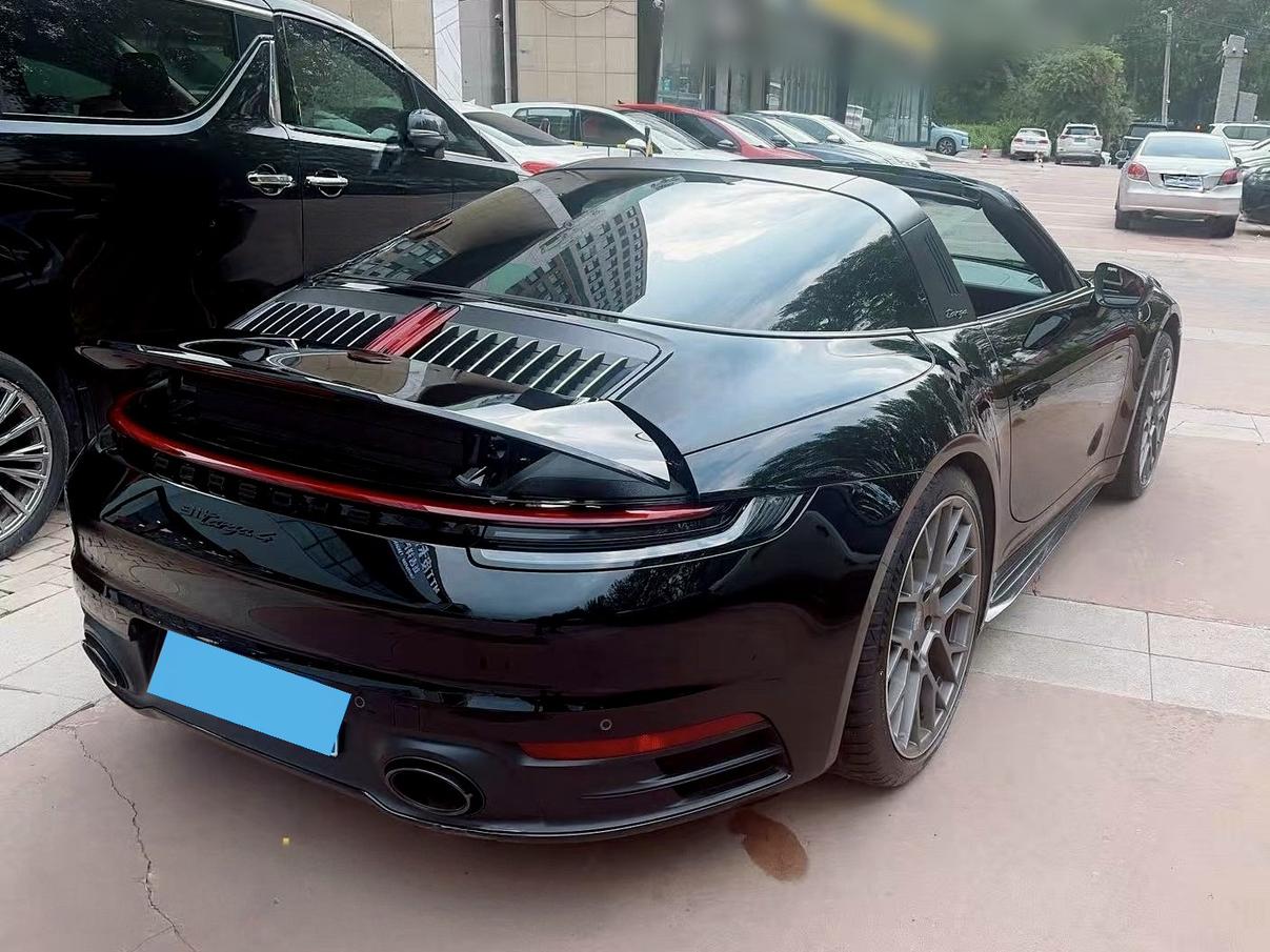 Porsche 911 2023 thumb 2