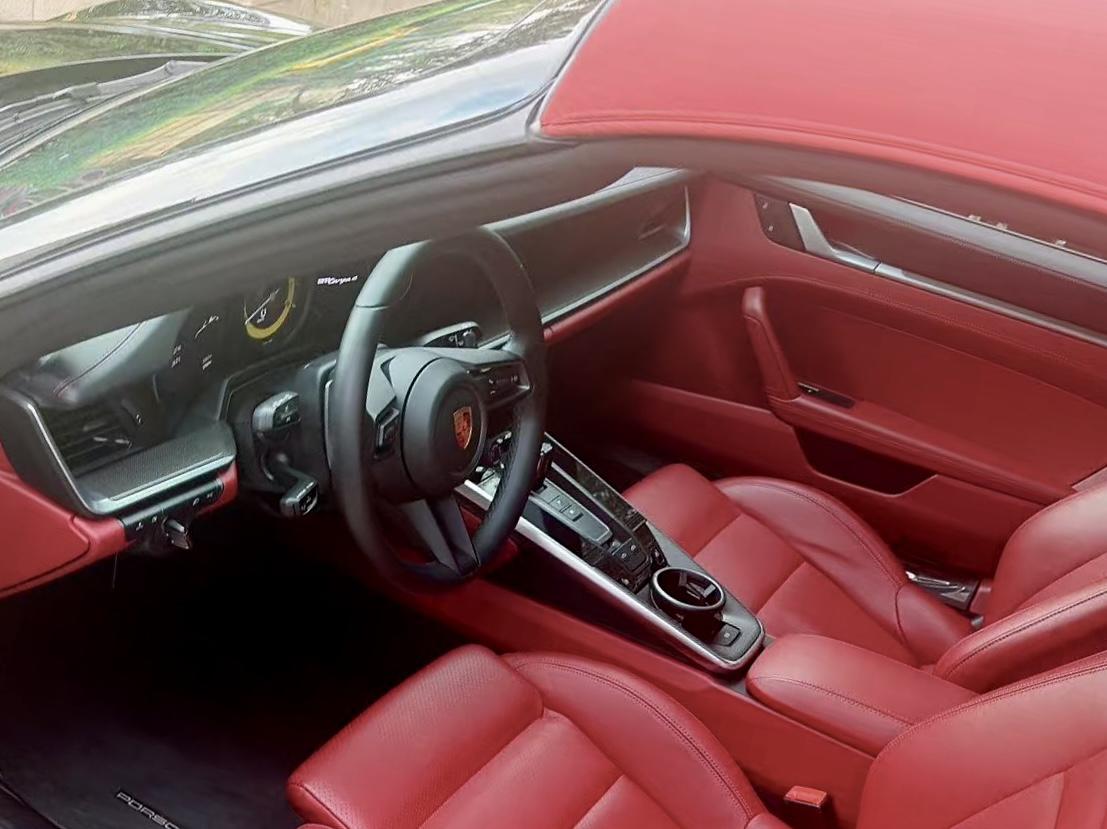 Porsche 911 2023 thumb 4