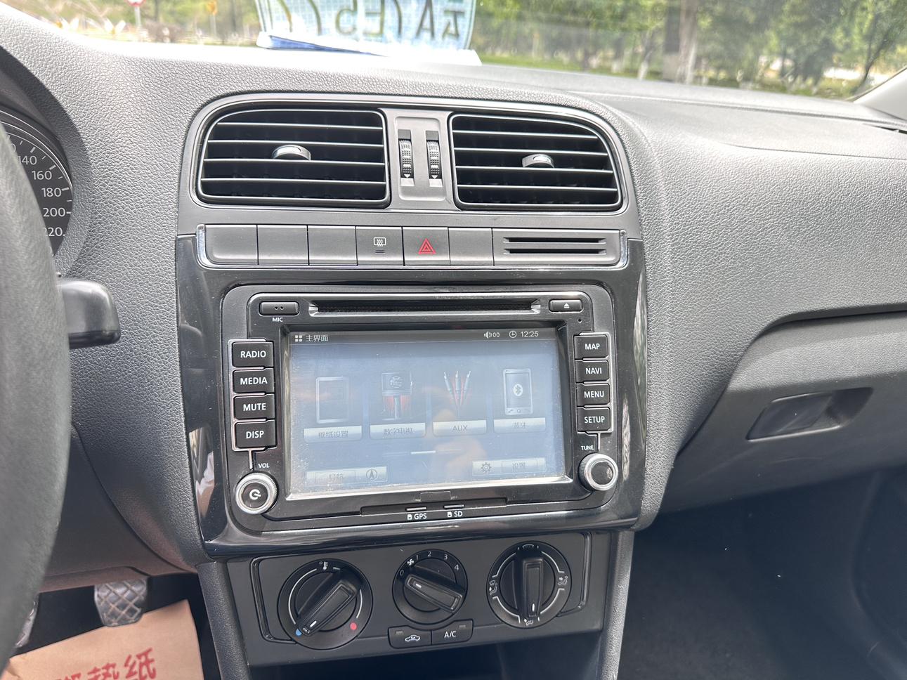 Volkswagen Polo 2014 thumb 2