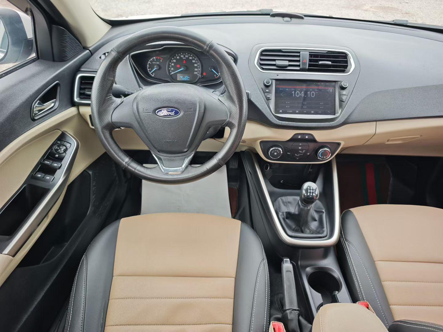 Ford Focus 2017 thumb 5