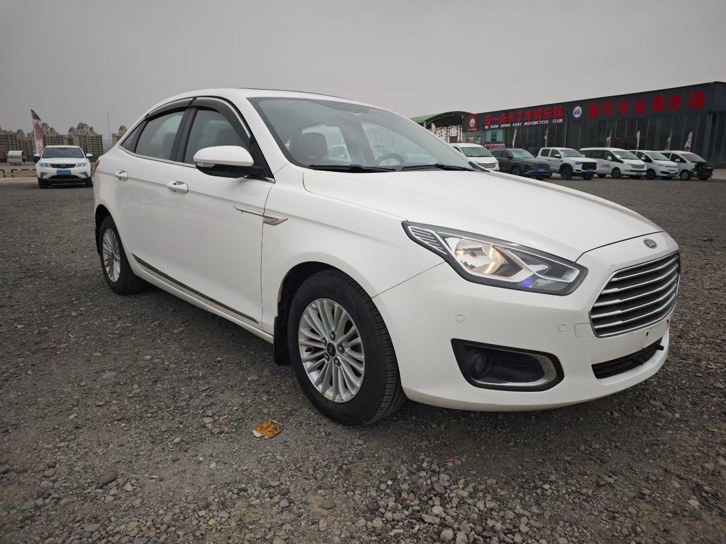 Ford Focus 2017 thumb 10