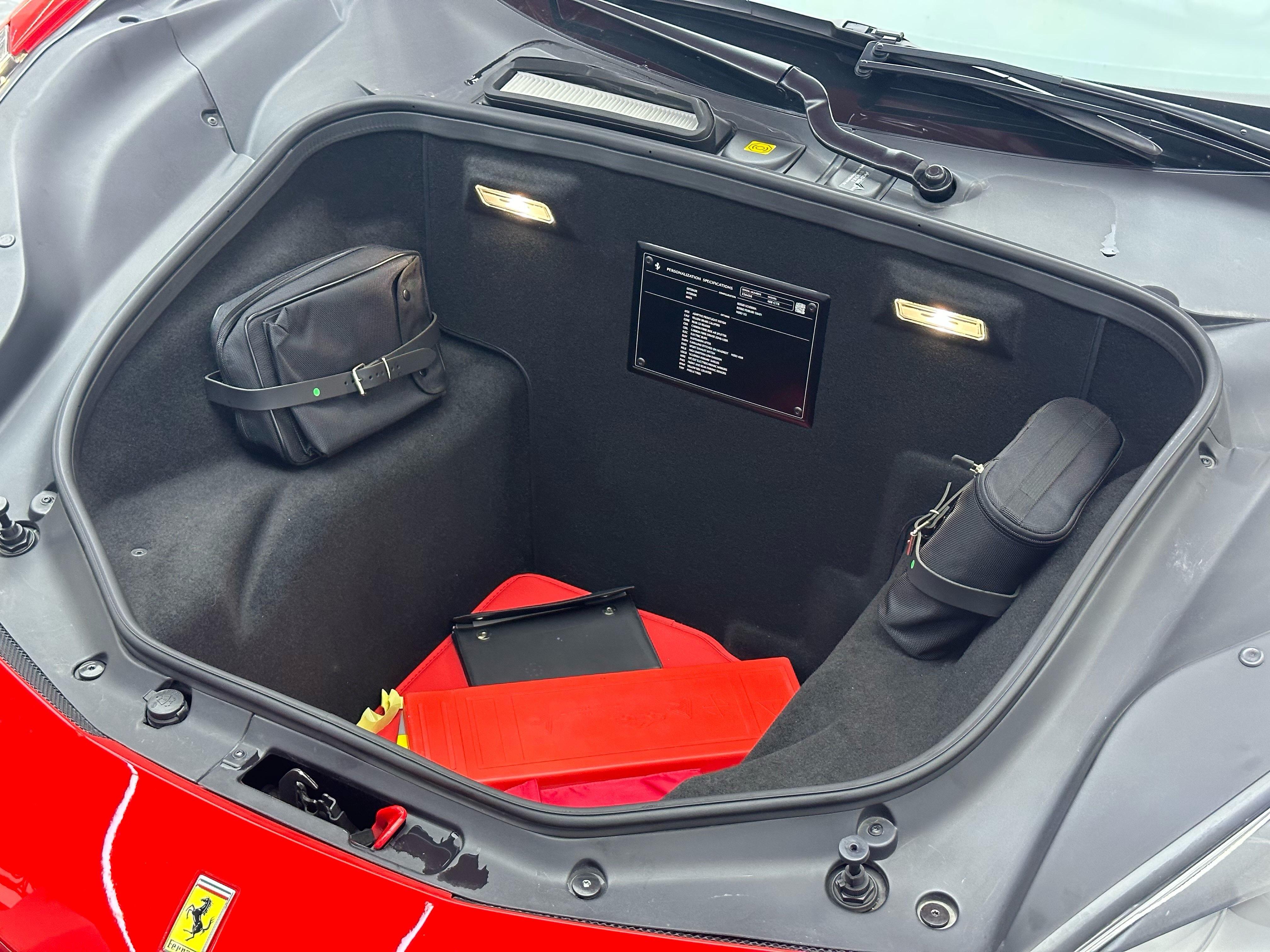 Ferrari 488 2015 thumb 6