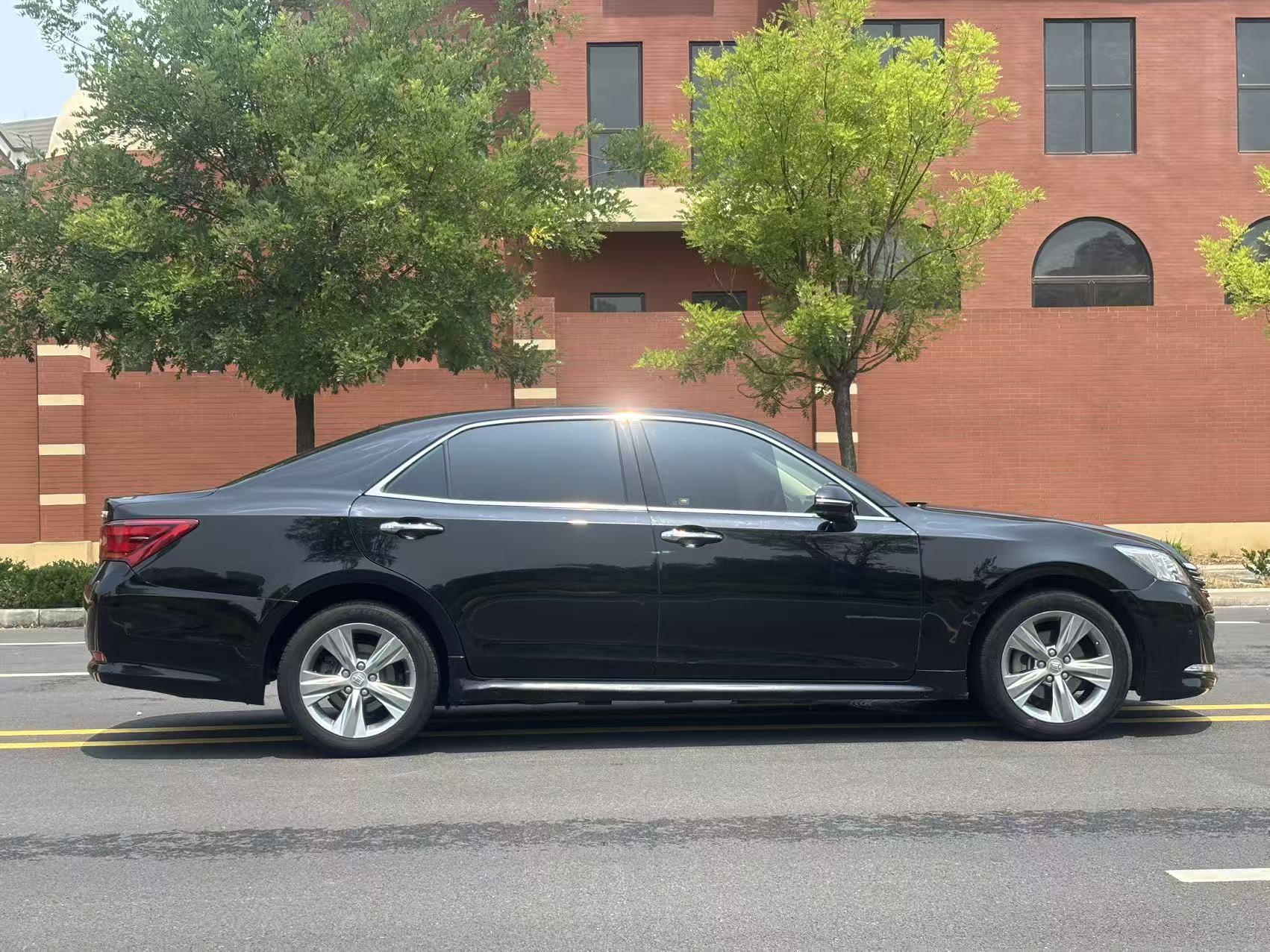 Toyota Crown 2015 thumb 5