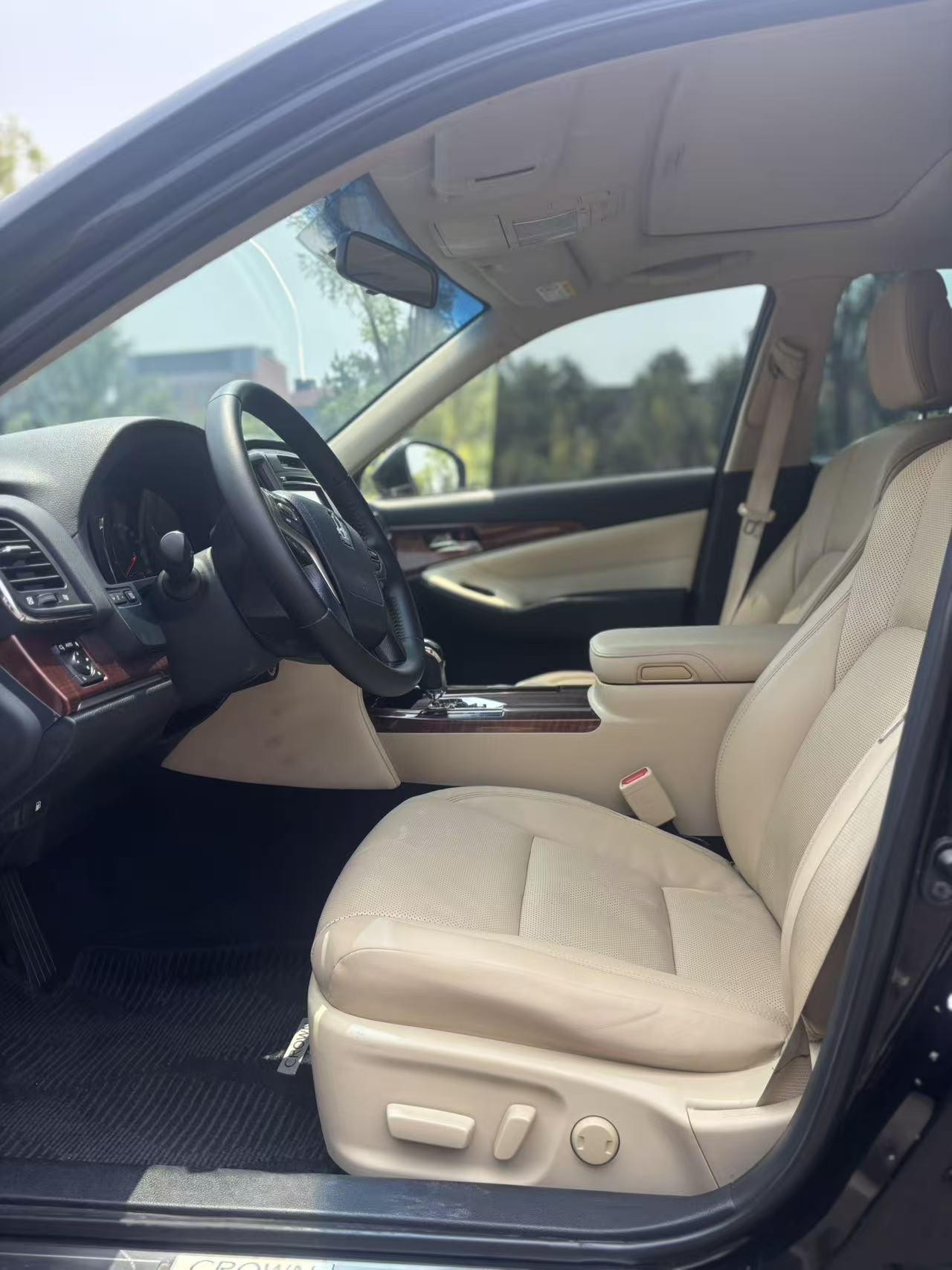 Toyota Crown 2015 thumb 7